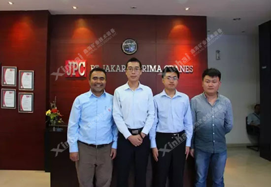 我們在客戶公司洽談結(jié)束后，留下了合影。