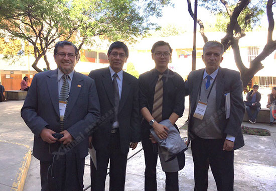 會后，Bruce與秘魯Nacional San Augustin大學(xué)的教授、當(dāng)?shù)仄髽I(yè)高管進(jìn)行了深入交流并一同合影留念 