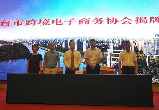 董事長兼總經(jīng)理張云龍簽署簽署戰(zhàn)略合作協(xié)議
