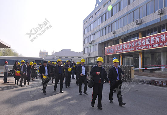 參觀代表有區(qū)工商聯(lián)主席、副主席、秘書長和部分直屬會員企業(yè)代表