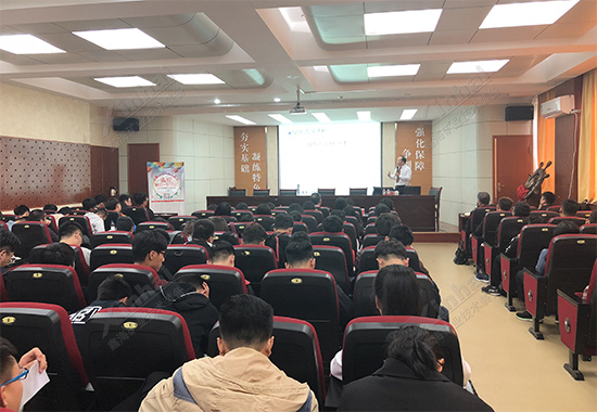 鑫海礦裝董事長張?jiān)讫埇F(xiàn)場授課
